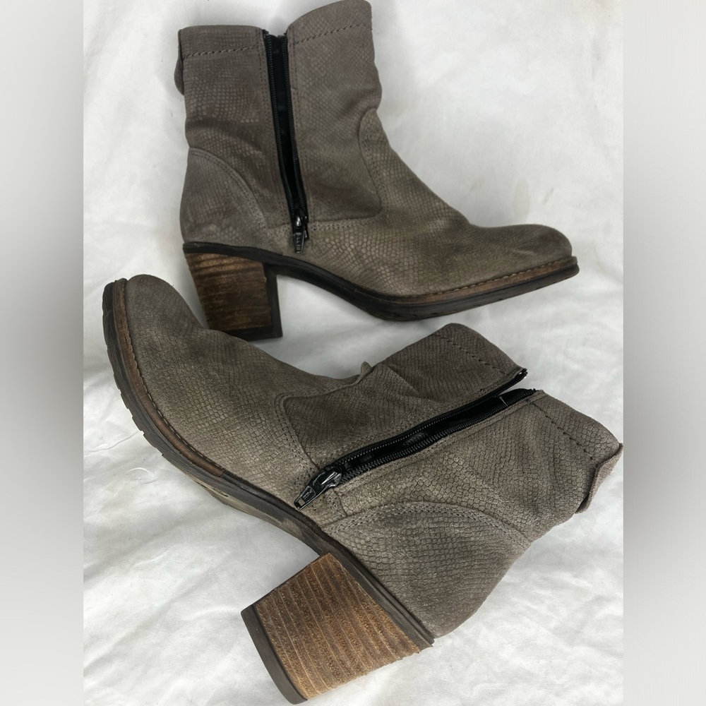 Taos standout suede boots 39/8.5